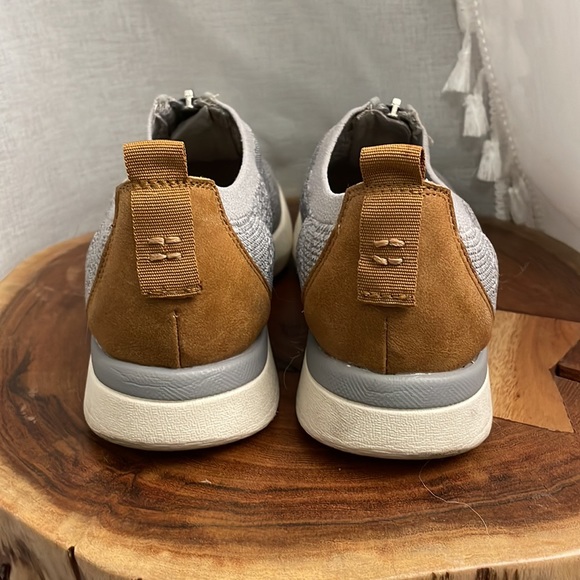 Size 6.5 Life Stride Velocity 2.0 Slip on Sneakers - Picture 4 of 5